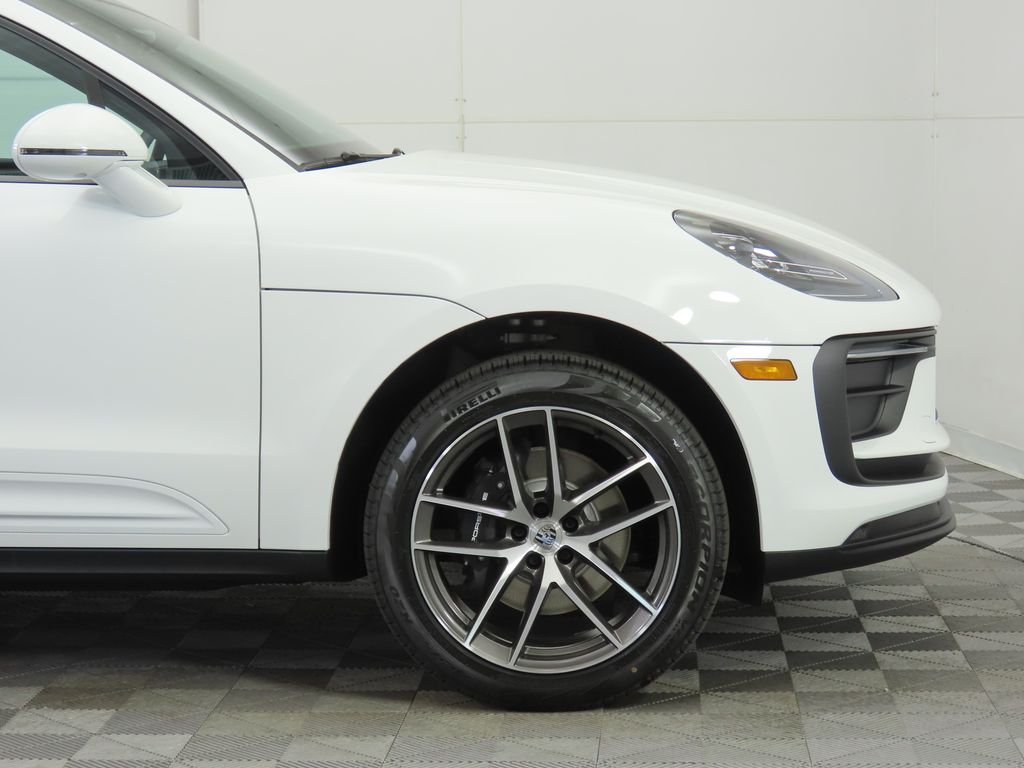 Thumbnail: 2025 Porsche Macan - 11