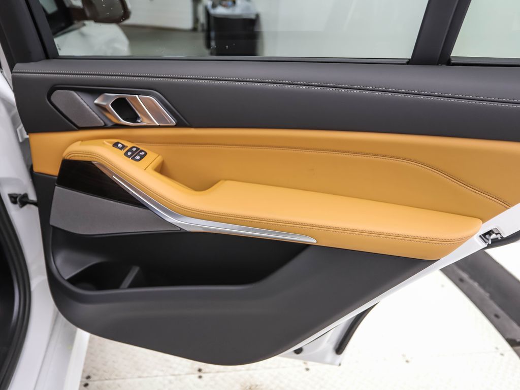 Thumbnail: 2026 BMW X7 - 26