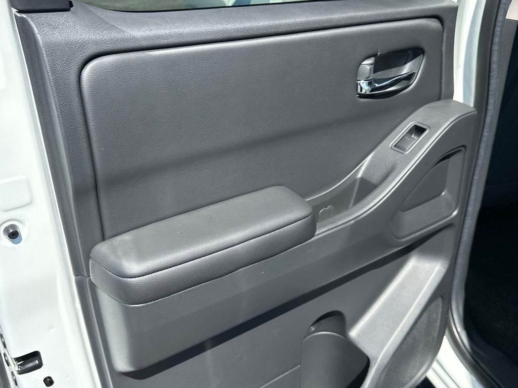 2025 Nissan Frontier SV photo