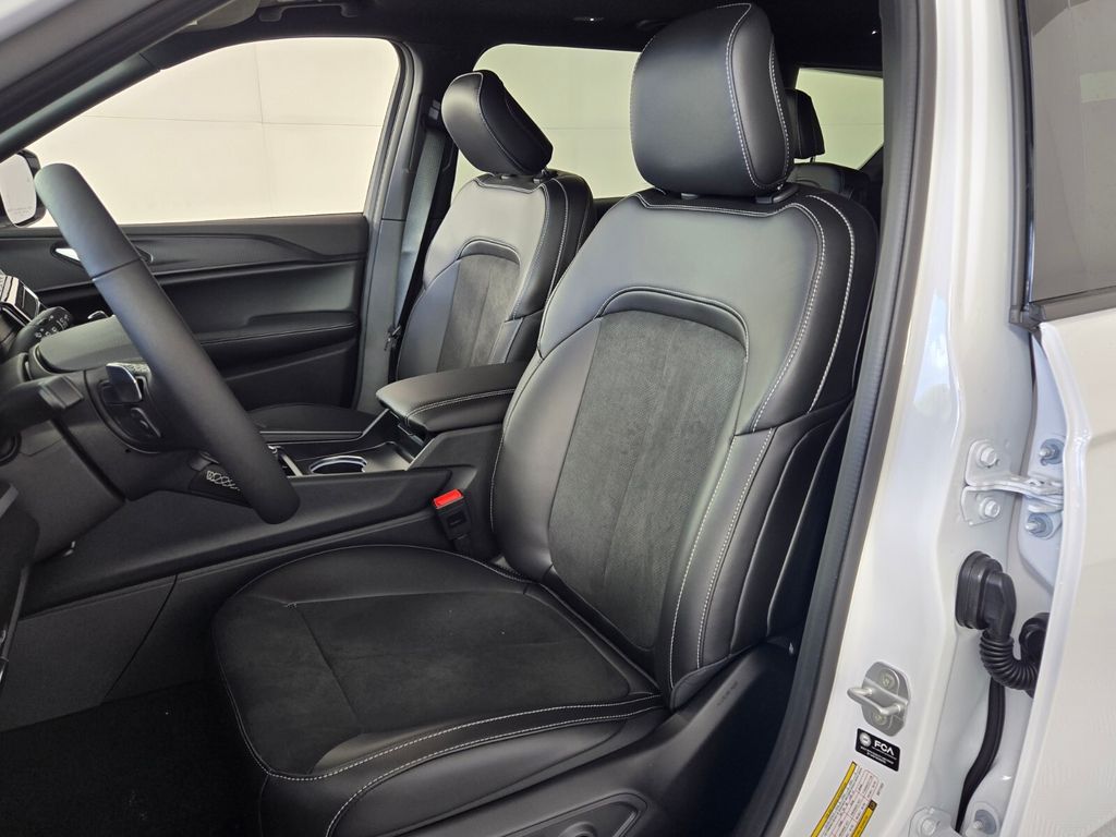 new 2025 Jeep Grand Cherokee L car, priced at $33,780