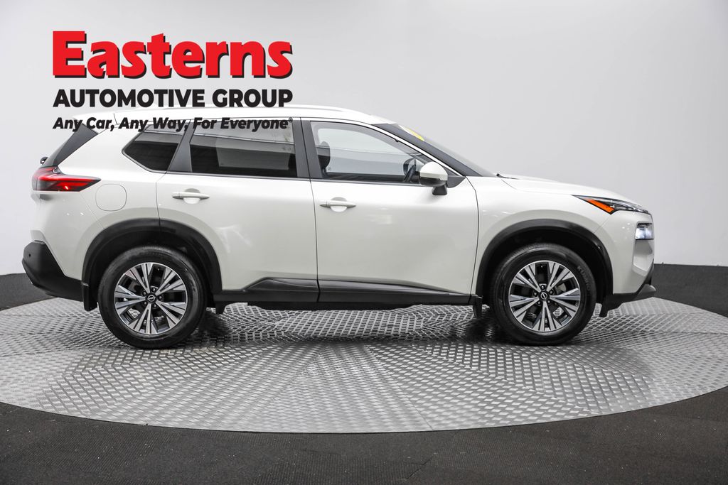 Used 2023 White Nissan SV image 4