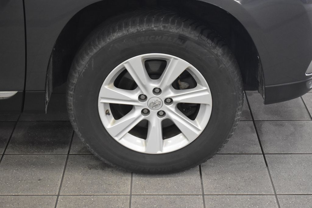 2013 Toyota Highlander Plus 9