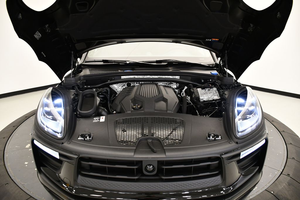 Thumbnail: 2025 Porsche Macan - 11