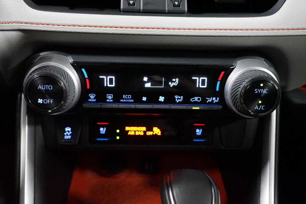 Thumbnail: 2019 Toyota RAV4 - 19