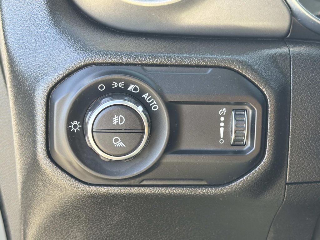 Used 2023 Jeep Gladiator Willys 4D Crew Cab