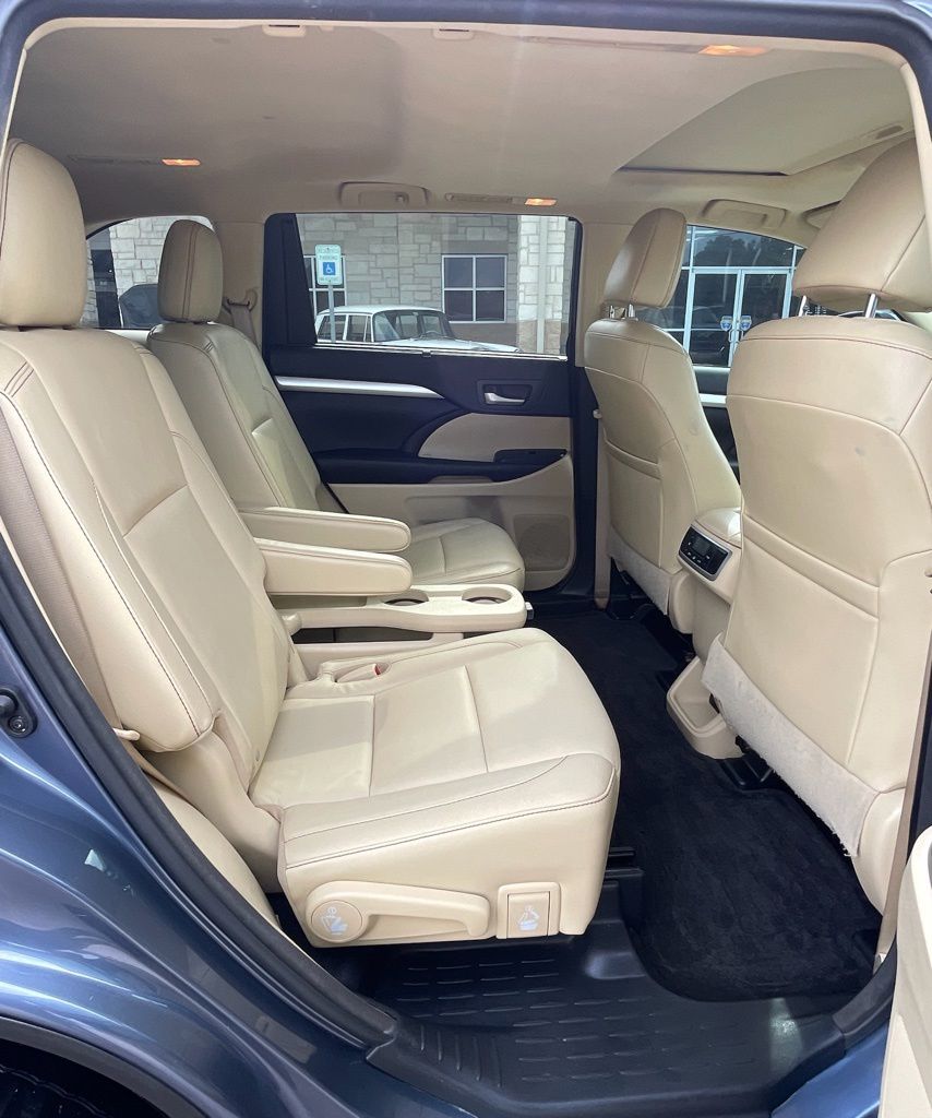 2016 Toyota Highlander XLE V6 Blue at Gullo Toyota