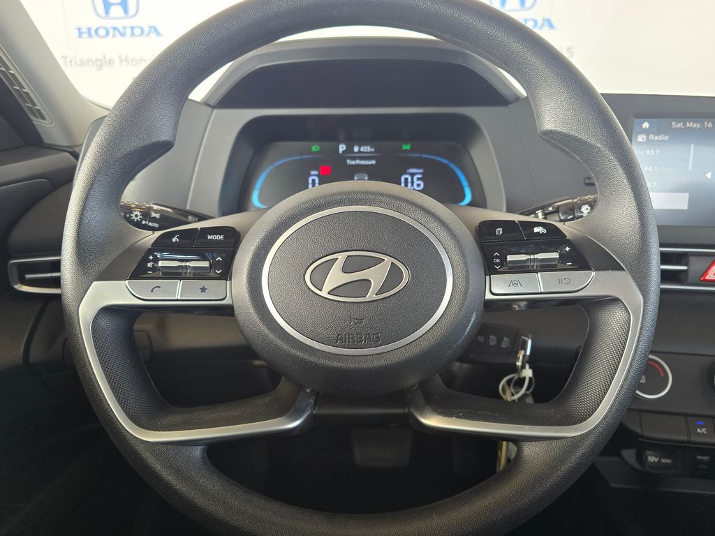 Thumbnail: 2025 Hyundai Elantra - 17
