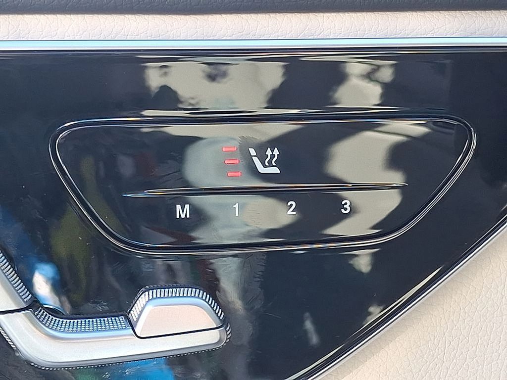 Thumbnail: 2025 Mercedes-Benz C-Class - 17