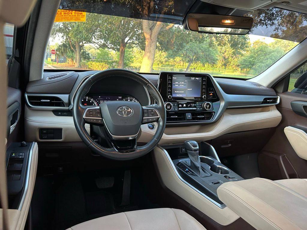 2021 Toyota Highlander XLE 12