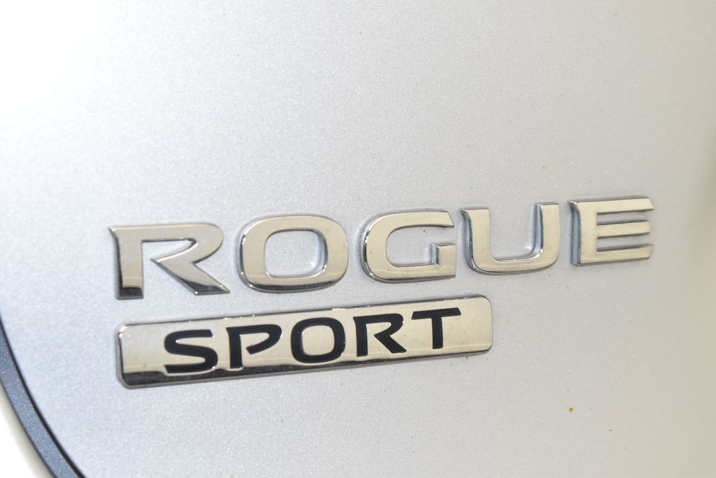 2020 Nissan Rogue Sport SL 9