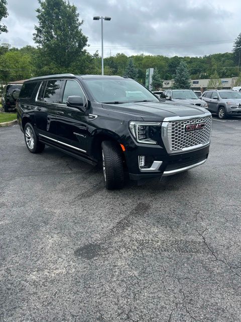 Used 2022 Black GMC Denali image 3