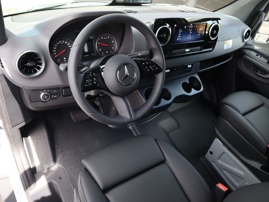 Thumbnail: 2025 Mercedes-Benz Sprinter - 10