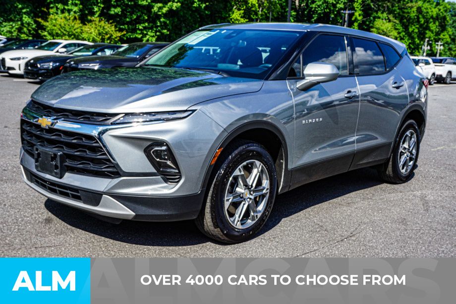 Used 2025 Gray Chevrolet LT image 3