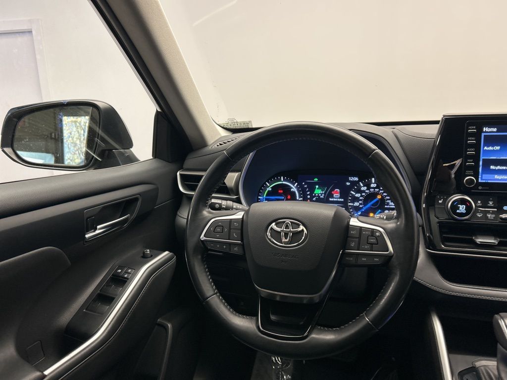 Thumbnail: 2021 Toyota Highlander - 25