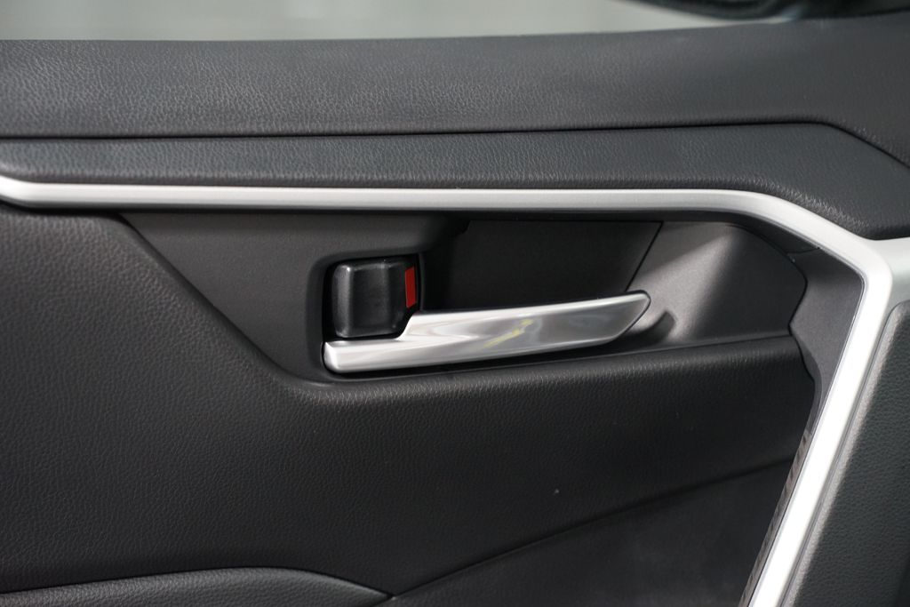 Thumbnail: 2025 Toyota RAV4 - 32