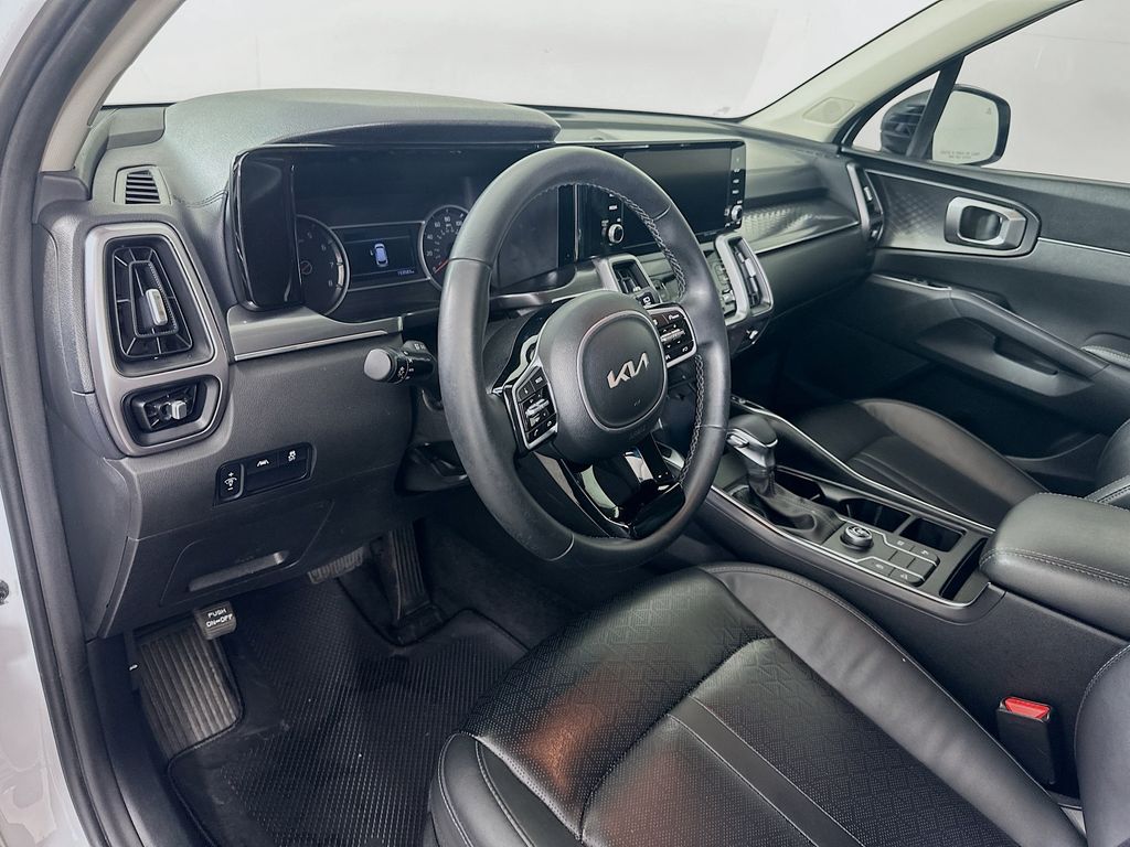 Thumbnail: 2023 Kia Sorento - 9