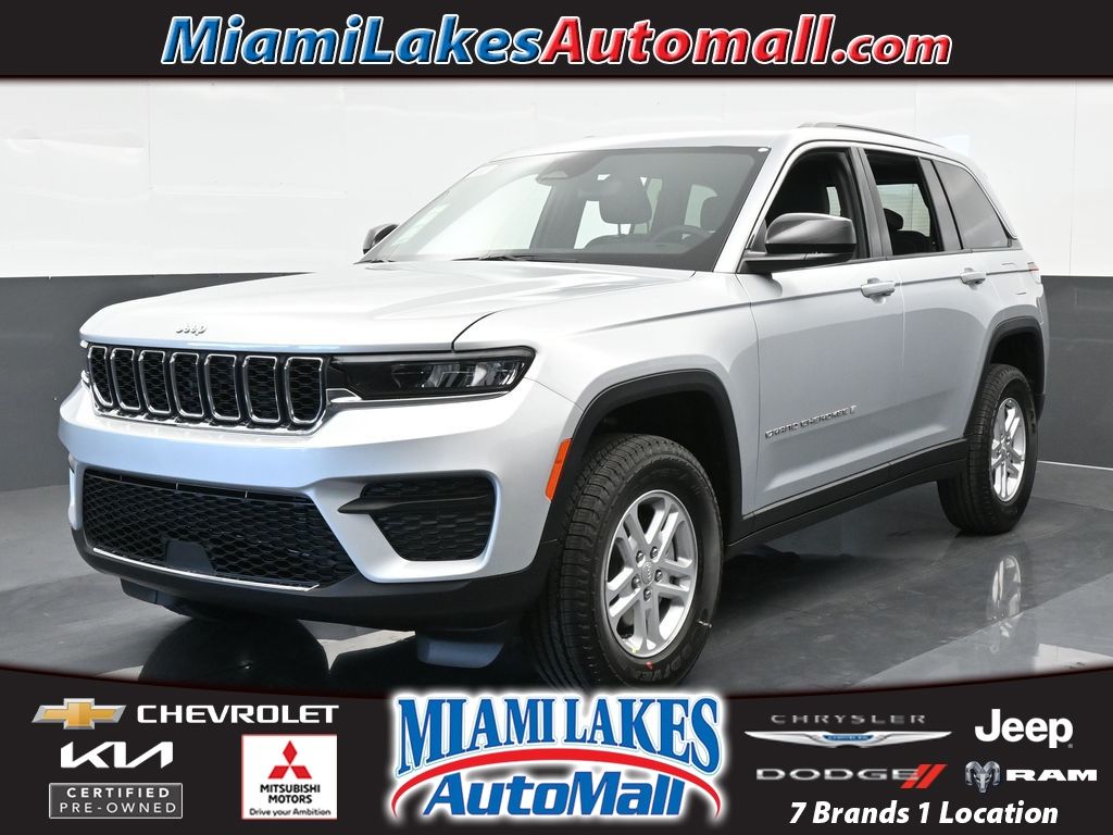 2024 Jeep Grand Cherokee Laredo's photo