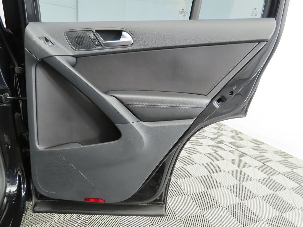 Thumbnail: 2016 Volkswagen Tiguan - 25