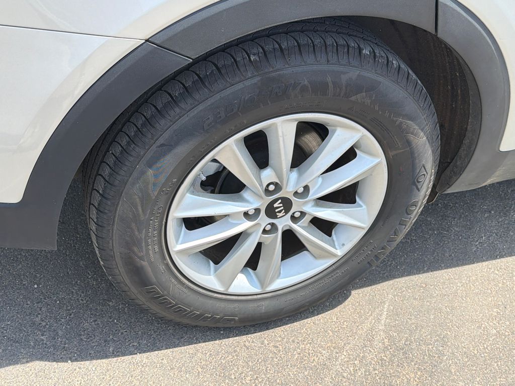 Used 2019 Sparkling Silver Kia L image 17