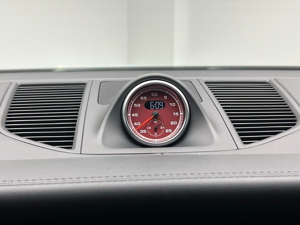 Thumbnail: 2021 Porsche Macan - 12