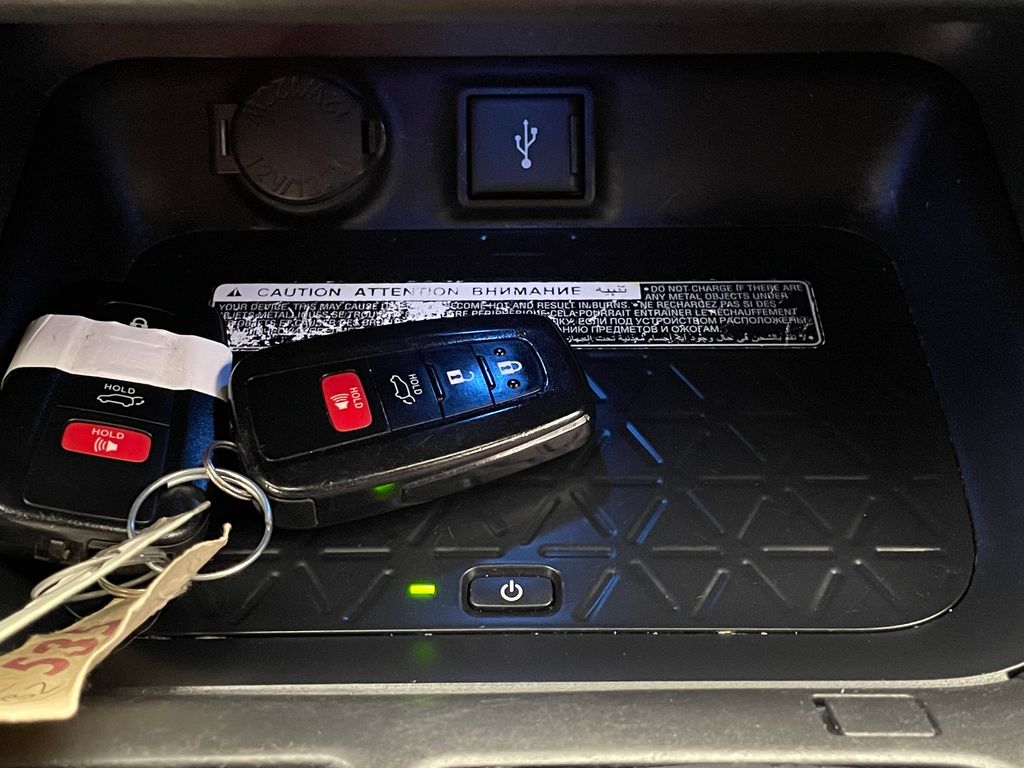 2020 Toyota RAV4 XSE 29