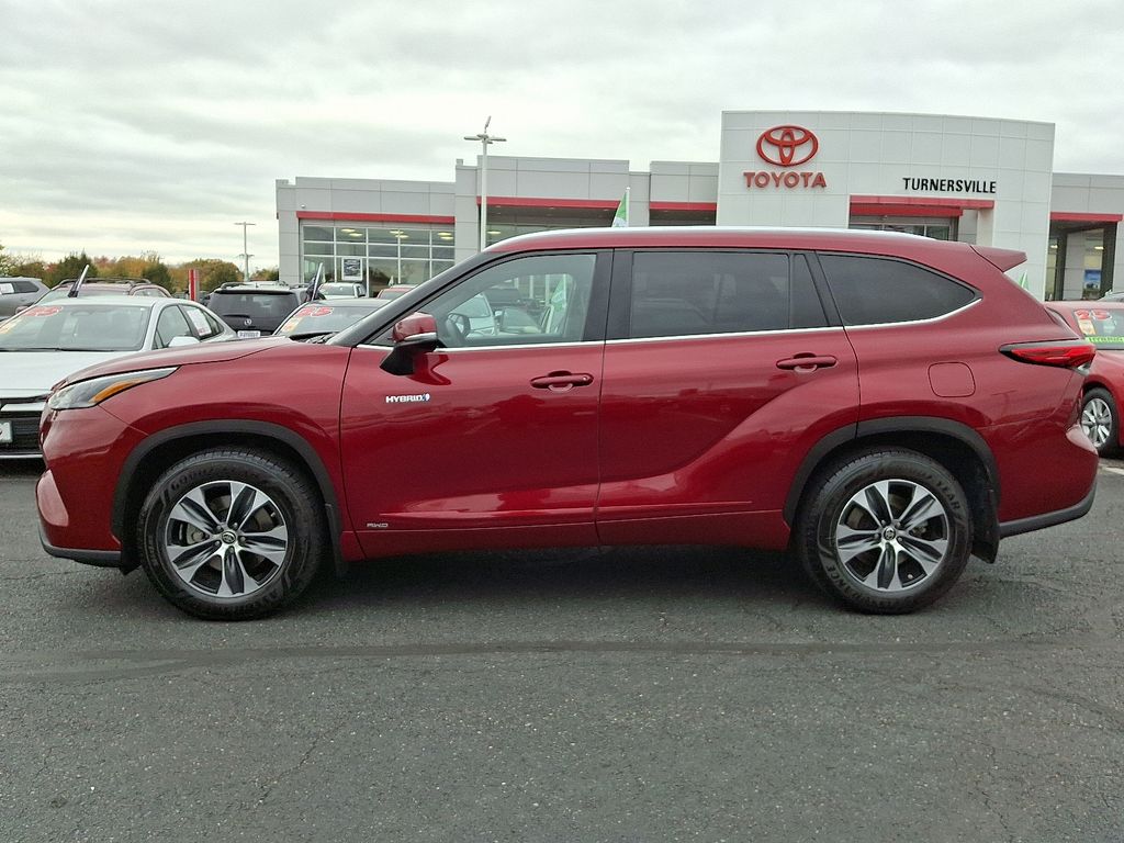 Thumbnail: 2021 Toyota Highlander - 7