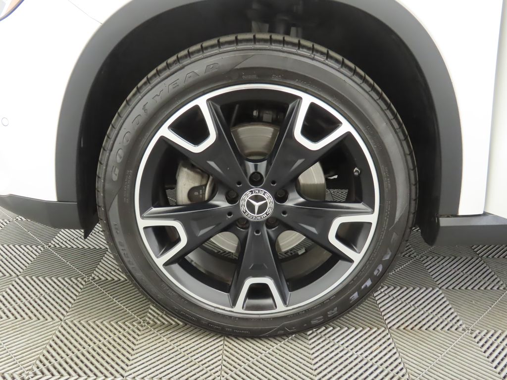 Thumbnail: 2018 Mercedes-Benz GLA - 28