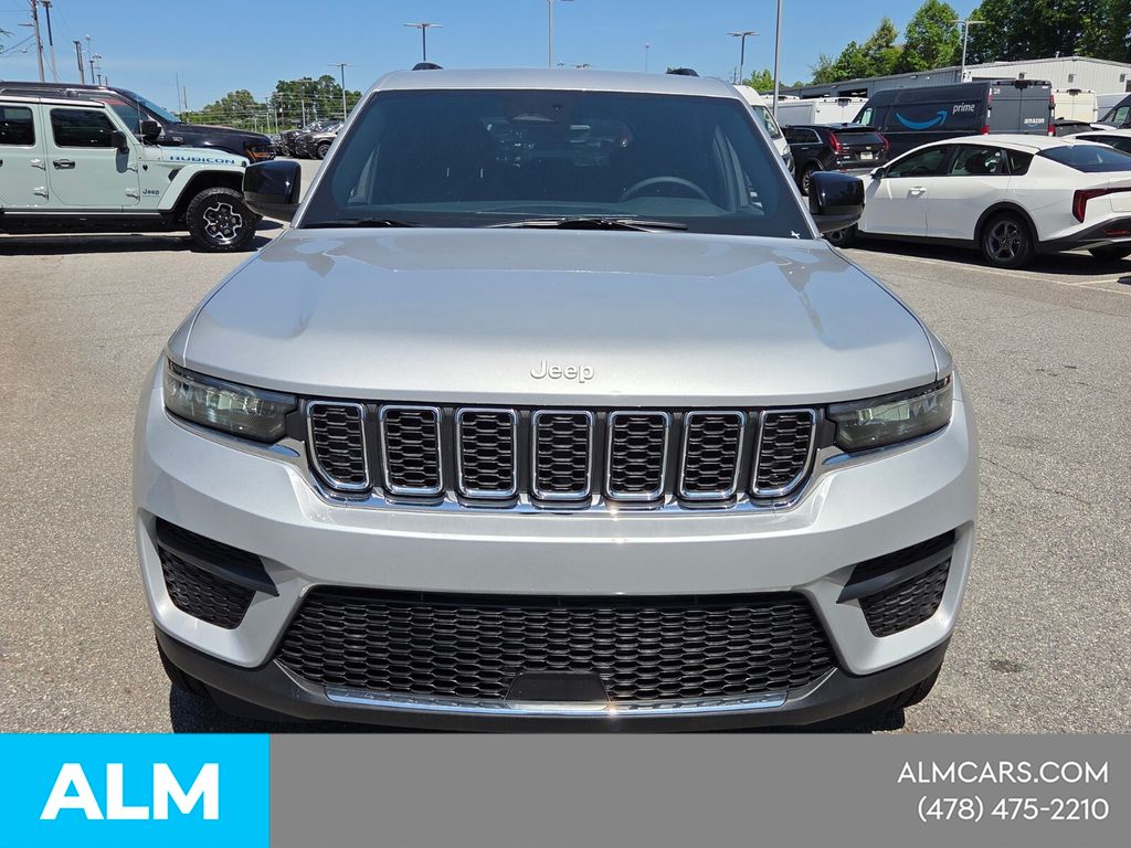 Used 2025 Silver Jeep Laredo image 2