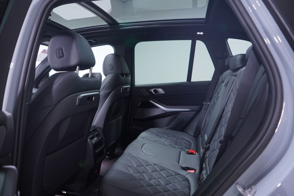 Thumbnail: 2026 BMW X5 - 9