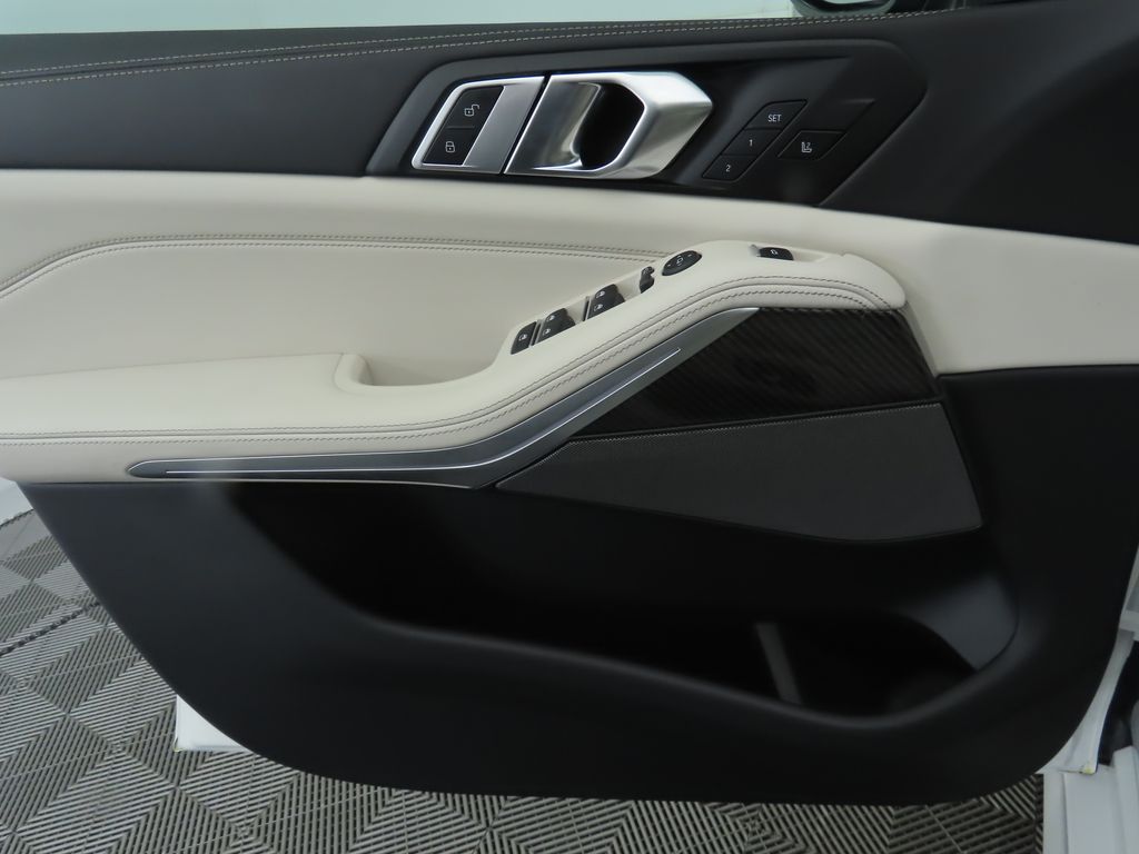 2026 BMW X5 M60i 25