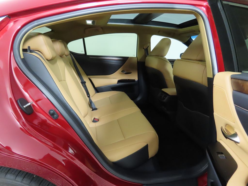 2022 Lexus ES 350 23