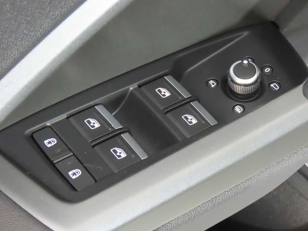 Thumbnail: 2025 Audi Q3 - 32