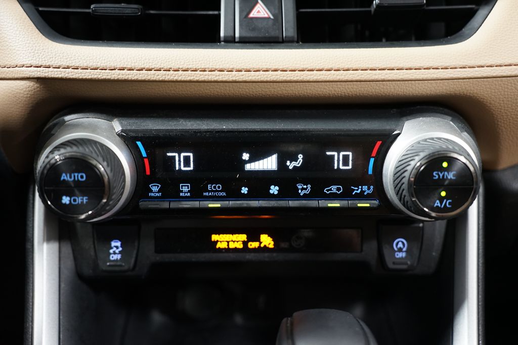2020 Toyota RAV4 XLE 19