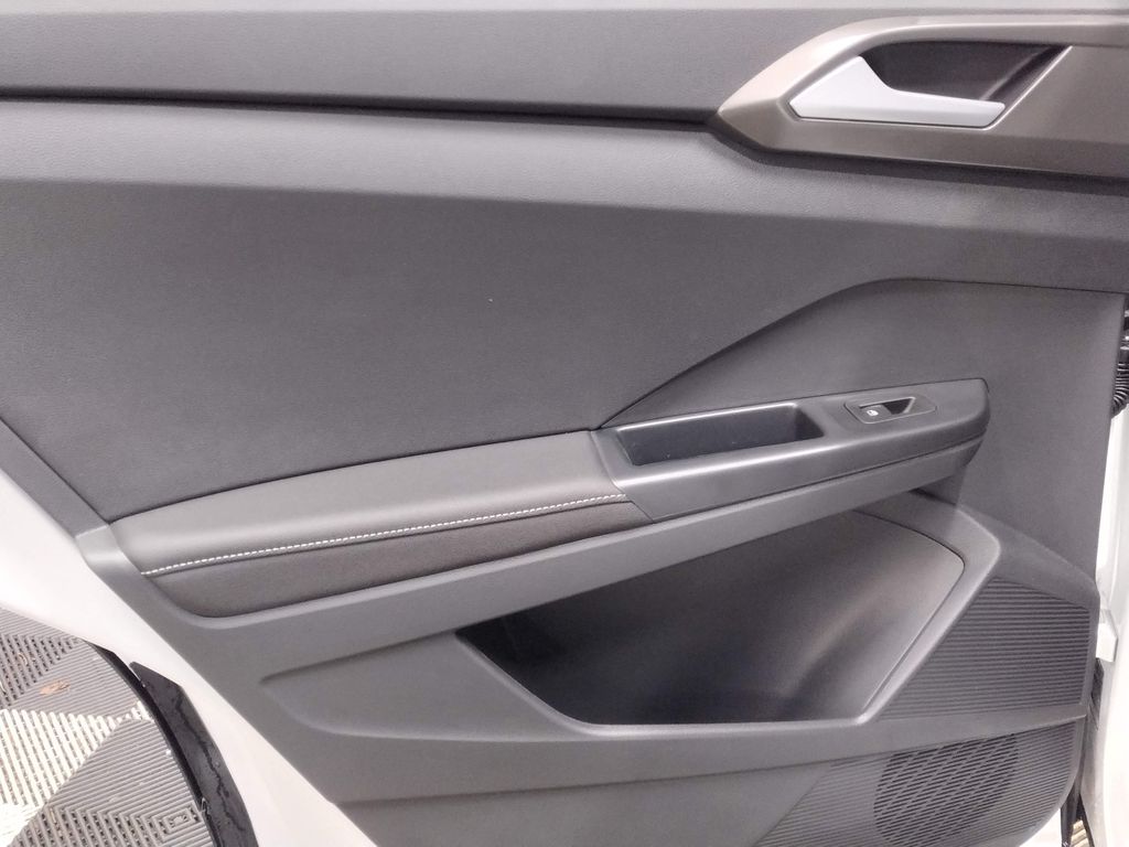 2025 Volkswagen Taos 1.5T SE Black