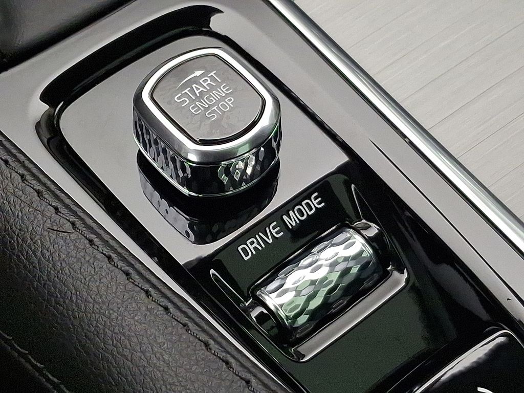 Thumbnail: 2021 Volvo XC90 - 21