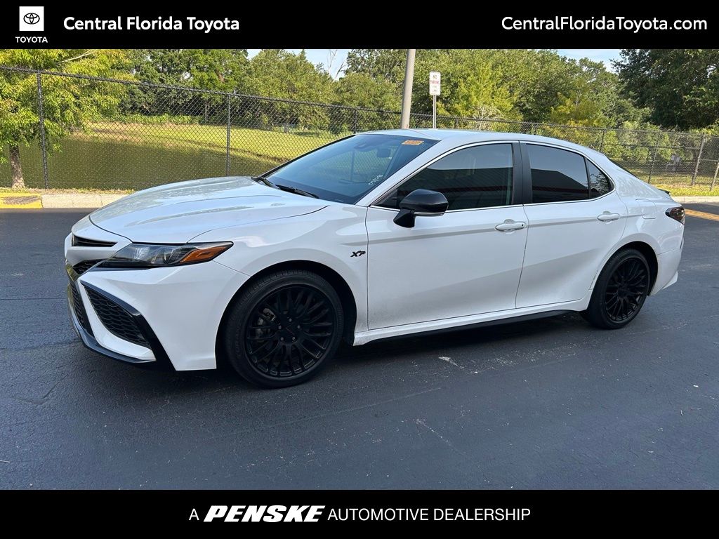 2024 Toyota Camry SE Hero Image