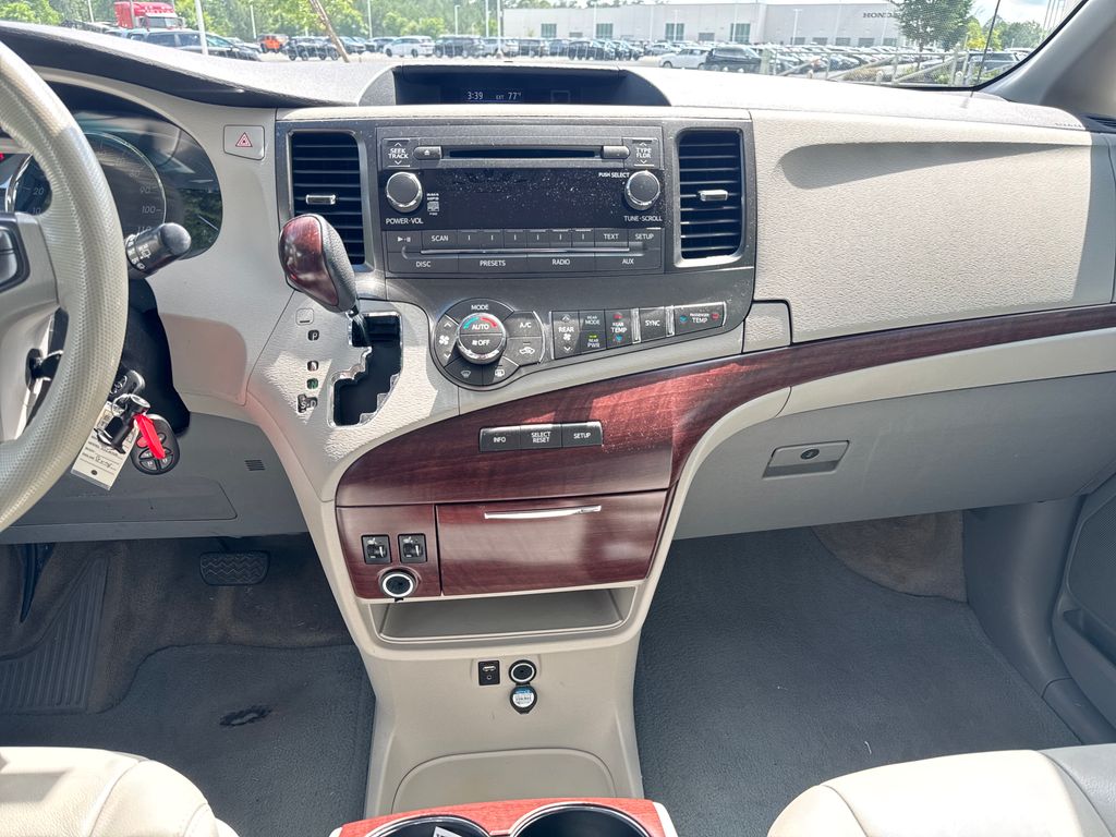 Used 2013 Silver Toyota XLE image 15