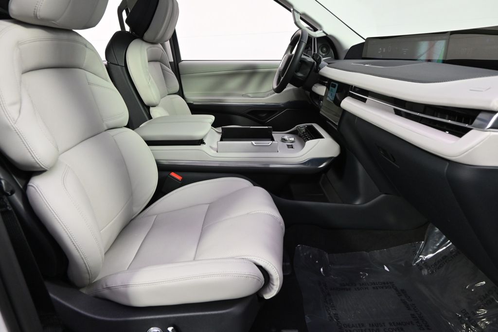 New 2026 White Lincoln Reserve image 16