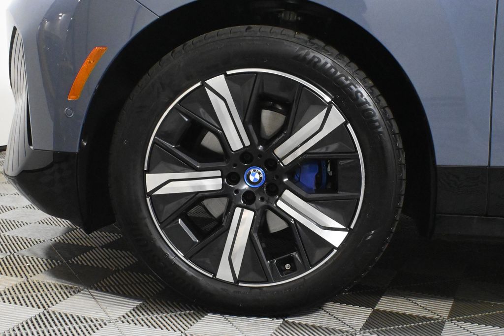 Thumbnail: 2025 BMW iX - 12