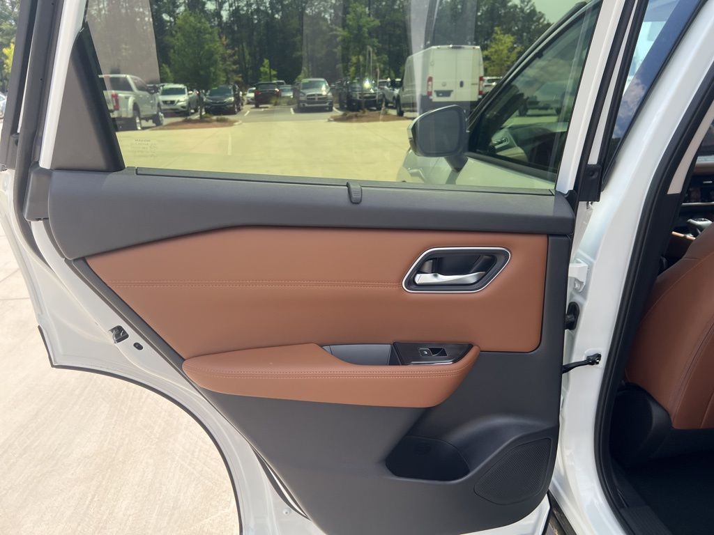 2025 Everest White Pearl Nissan Rogue Platinum FWD SUV