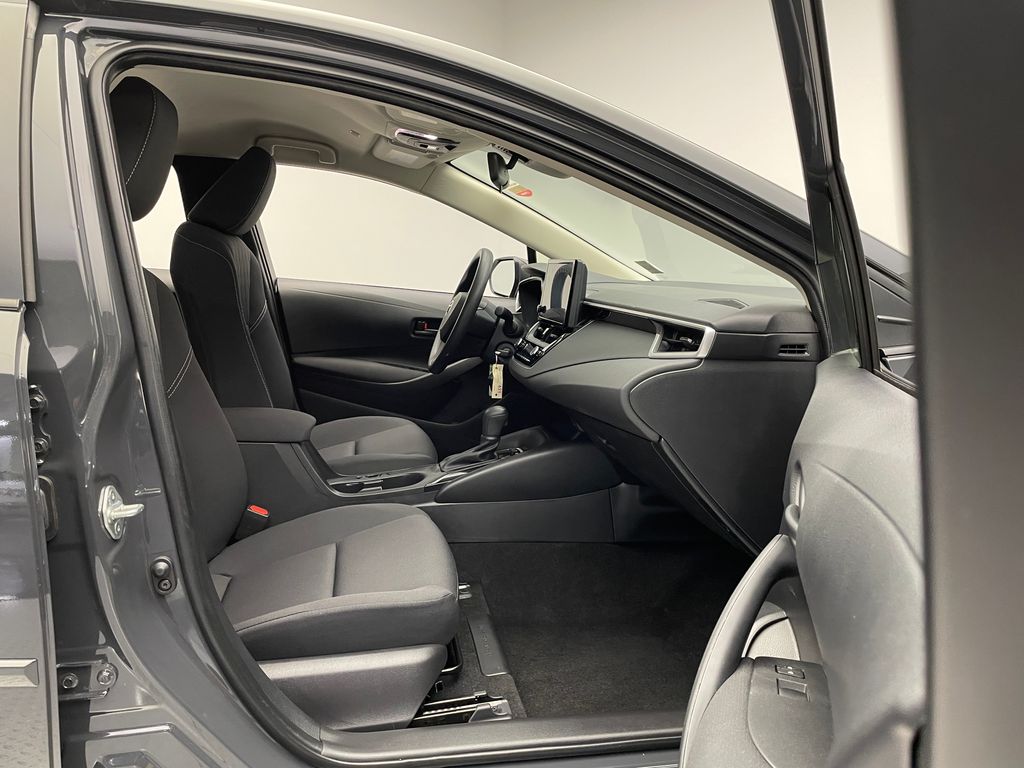 2025 Toyota Corolla LE 16