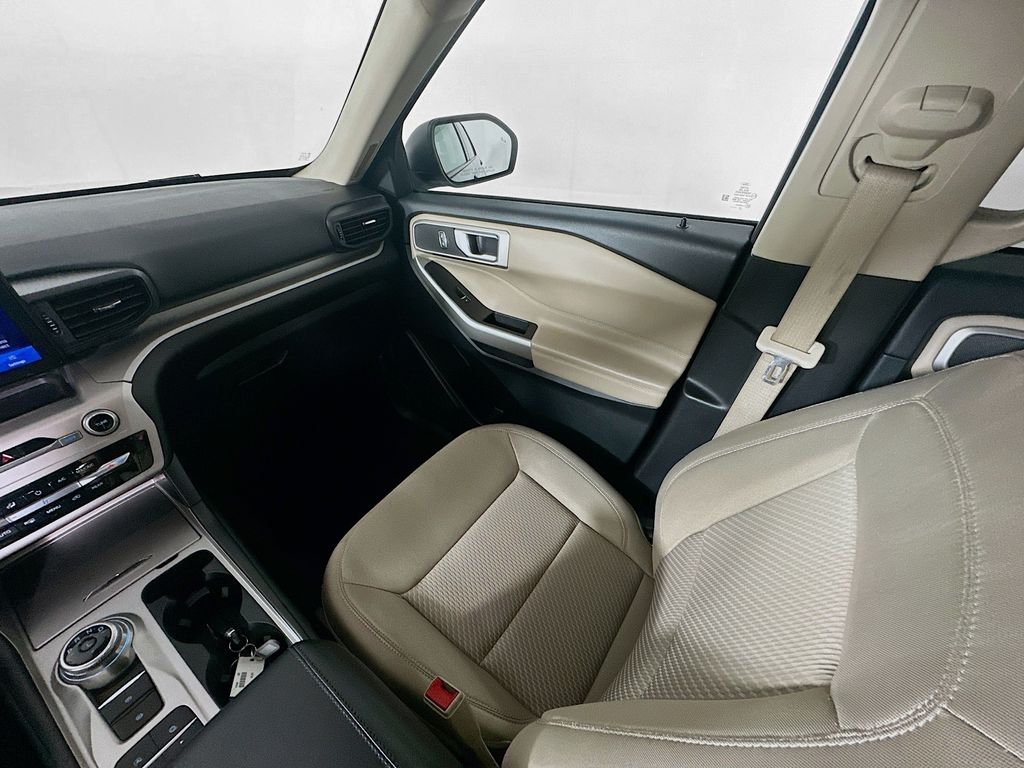 Used 2023 Gray Ford XLT image 11