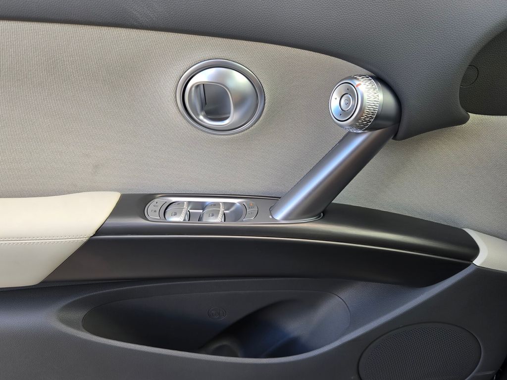 2027 Genesis Gv60