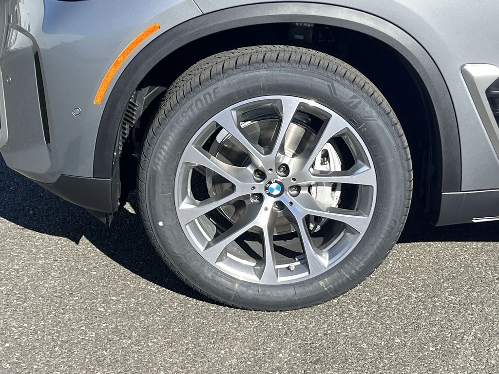 Thumbnail: 2026 BMW X5 - 10