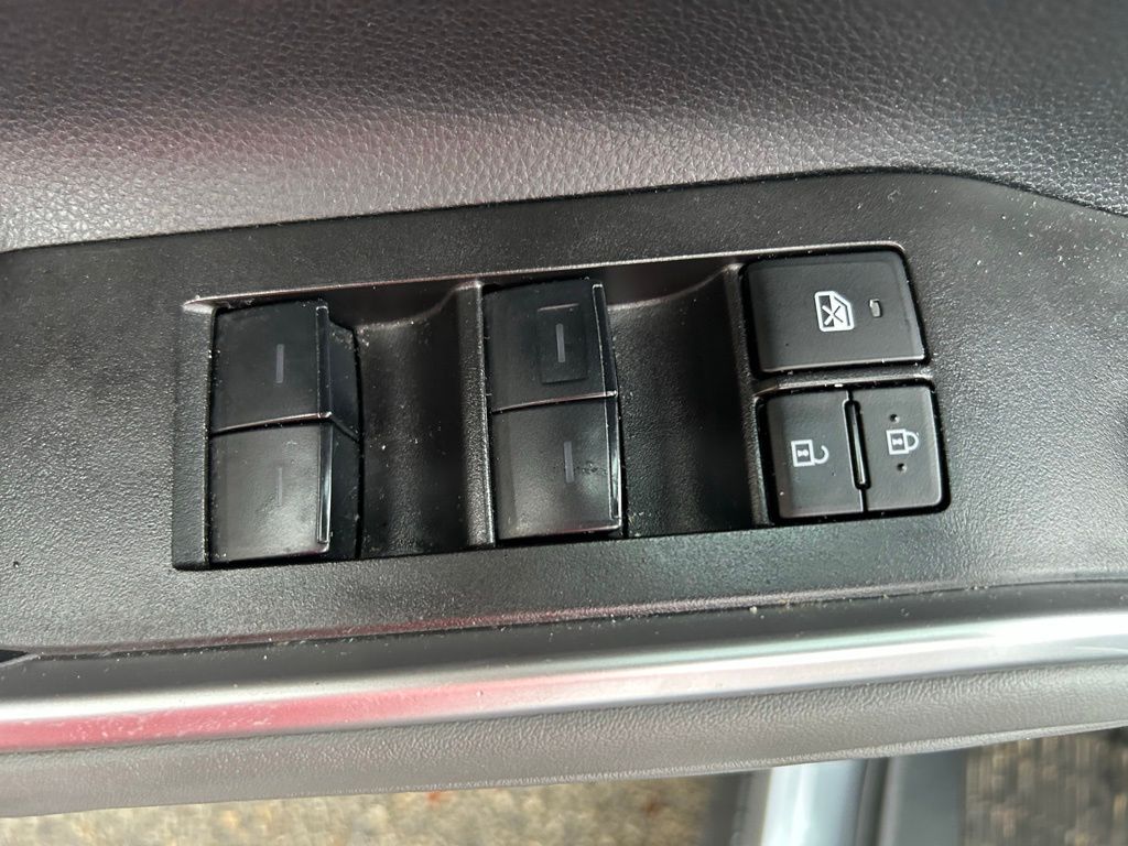 Thumbnail: 2023 Toyota Highlander - 16