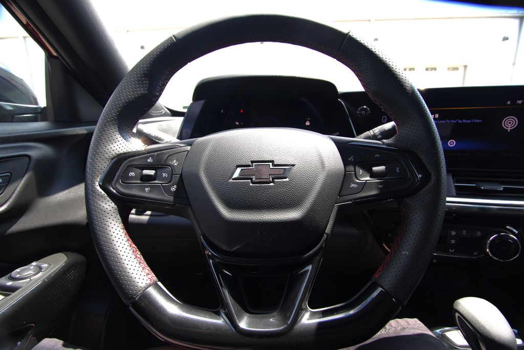 Used 2025 Chevrolet Trax SUV