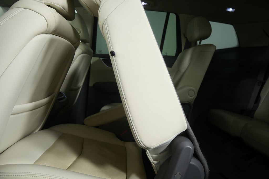 Thumbnail: 2021 Cadillac XT6 - 17