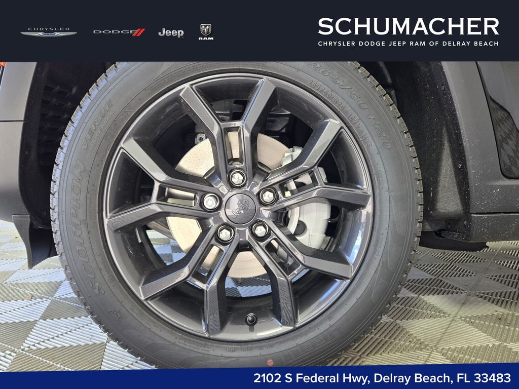 new 2025 Jeep Grand Cherokee car, priced at $43,985