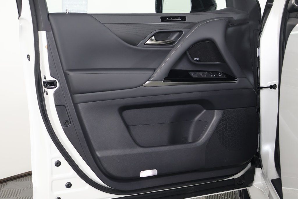2025 Lexus LX 600 8