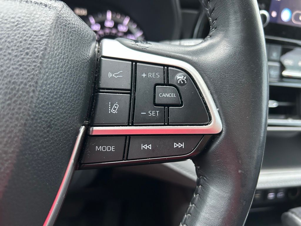 Thumbnail: 2023 Toyota Highlander - 18